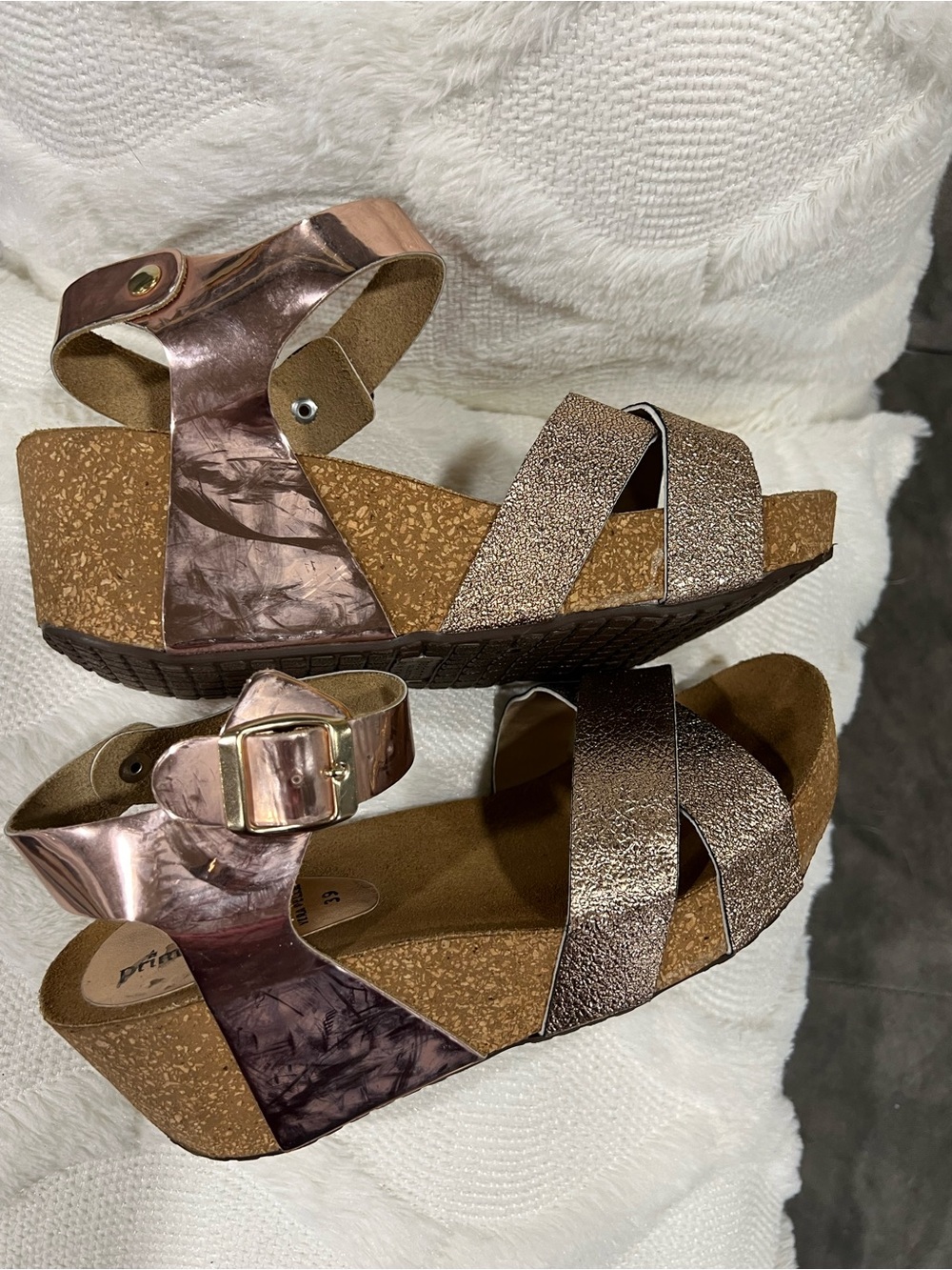 Primadonna cork criss cross Italian wedges gold metallic size 8.5